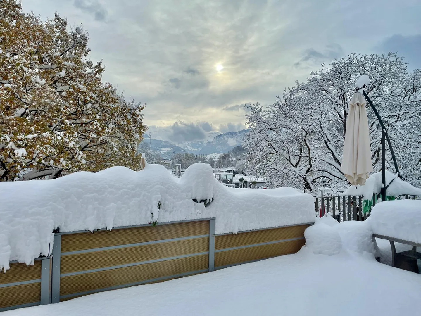 Bellissimo appartamento arredato di 3.5 stanze con una grande terrazza - Foto 8 di 9
