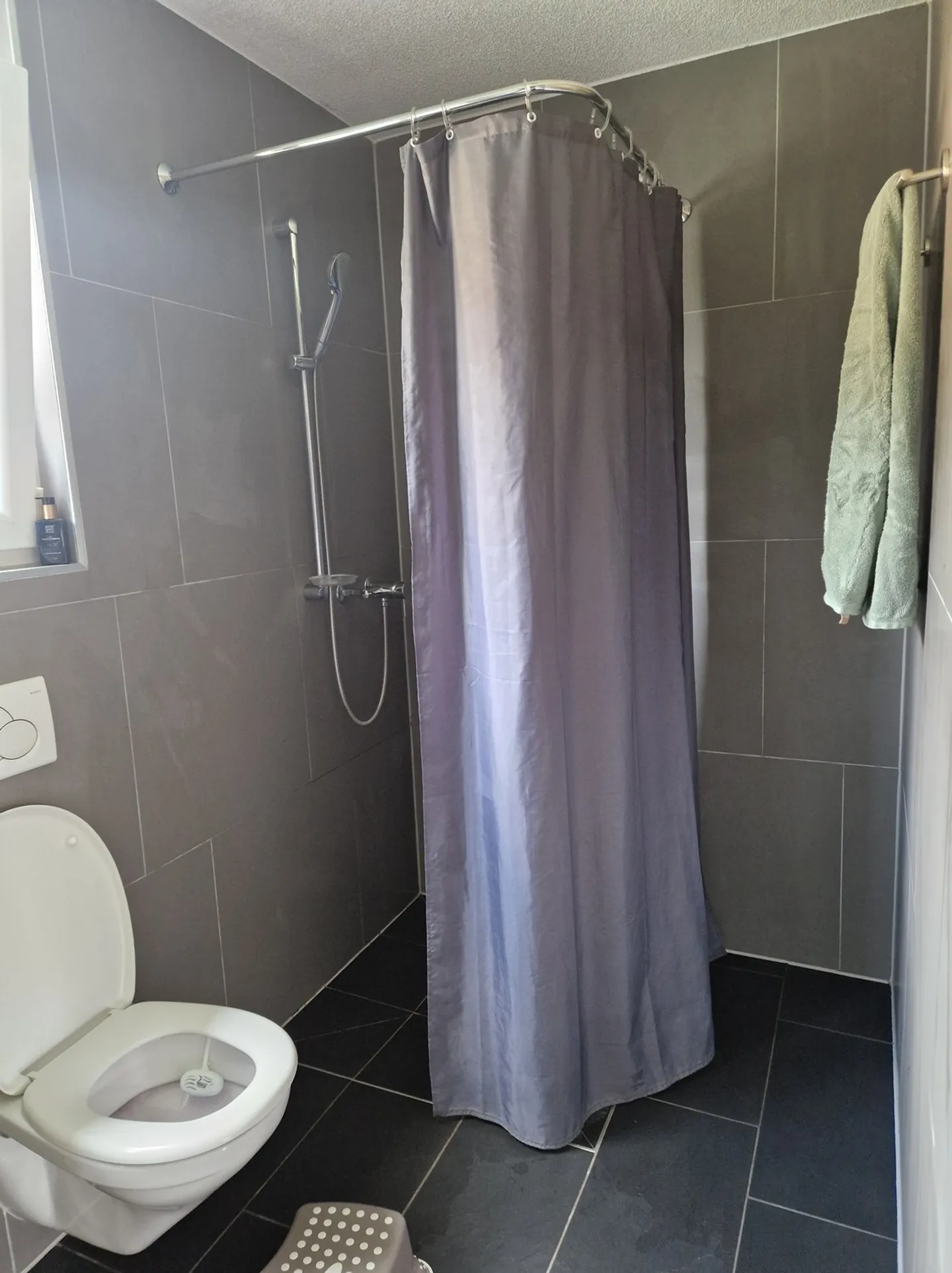 MAISON 6 PIÈCES À LE MOURET (FR), MEUBLÉ, DURÉE DÉTERMINÉE - Photo 7 sur 10