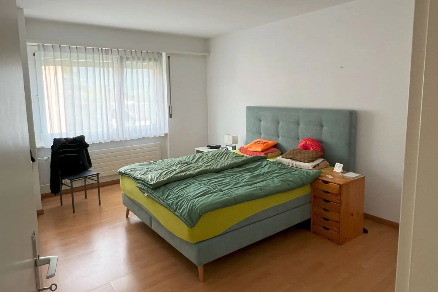 Bright 4.5 Room Apartment with Balcony in Port - Photo 8 of 9