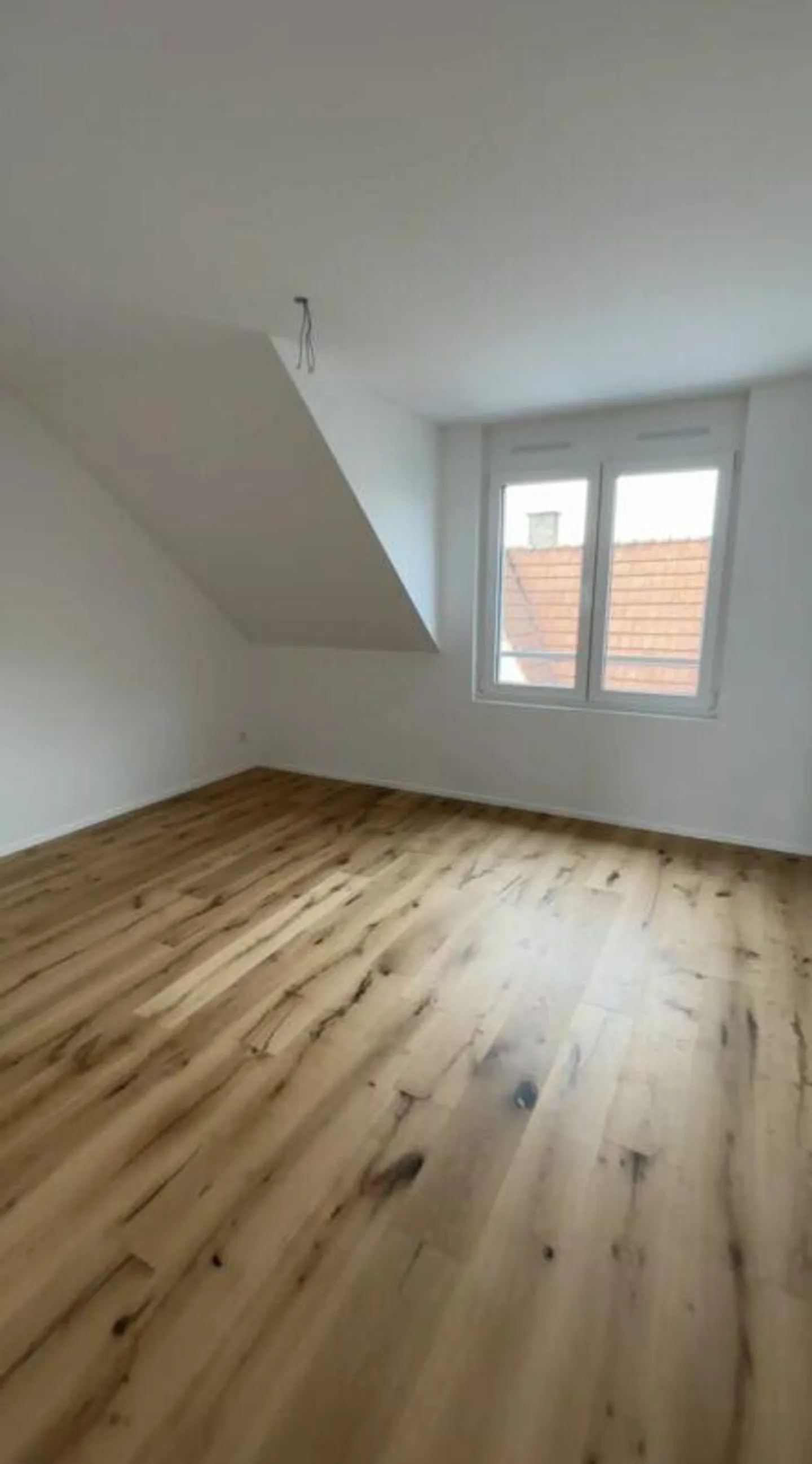 Bright 3.5 Room Apartment with a View! - Photo 4 of 5