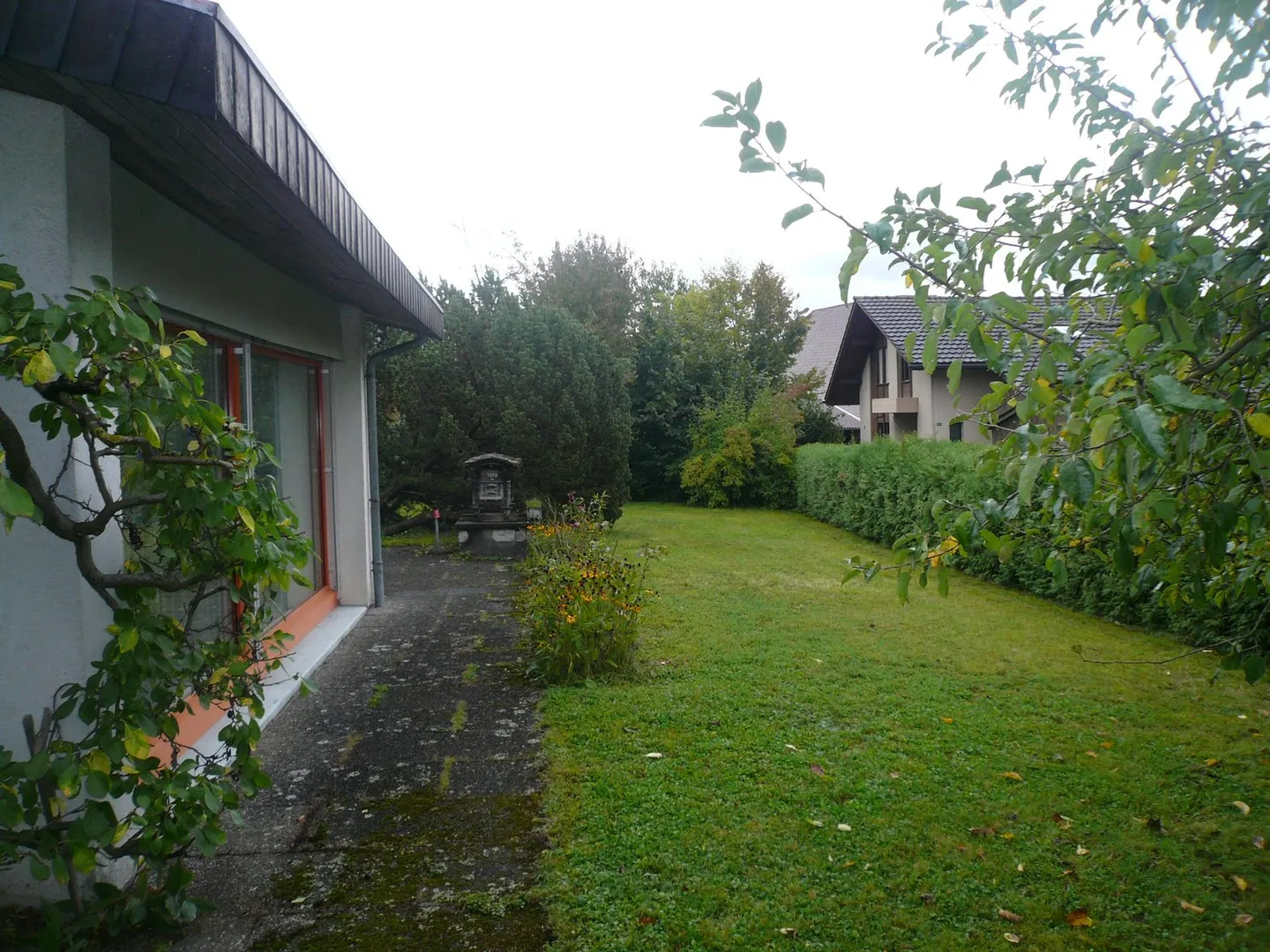 Maison individuelle de 4,5 pièces en rez-de-chaussée ensoleillée dans un endroit calme de Koppigen - Photo 2 sur 13