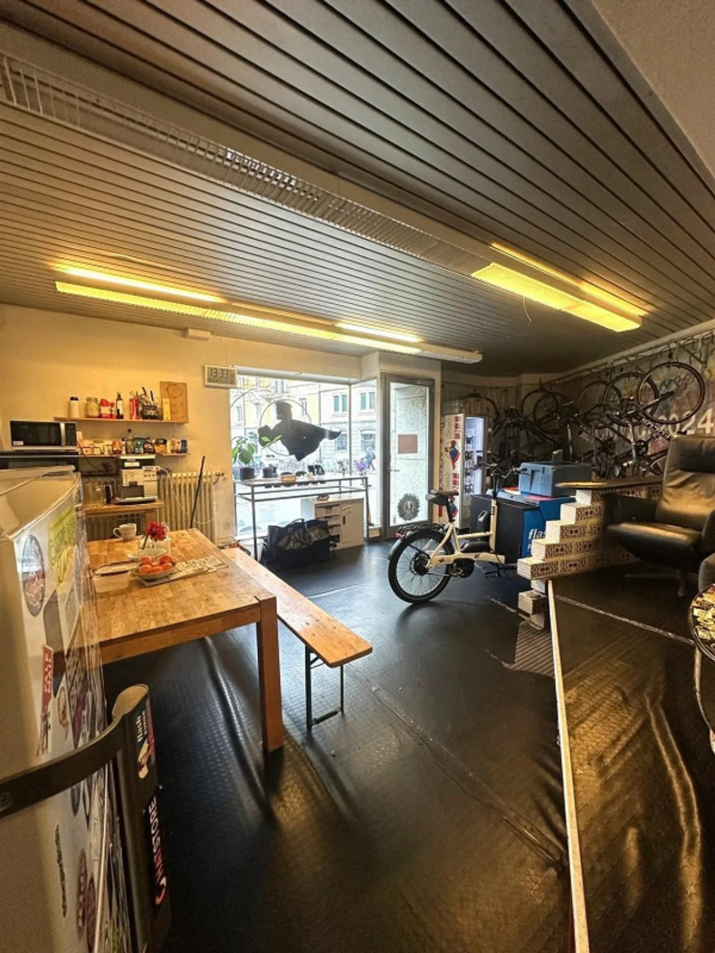 Espace commercial dans un emplacement attrayant directement au Hallwylplatz à louer... - Photo 2 sur 4