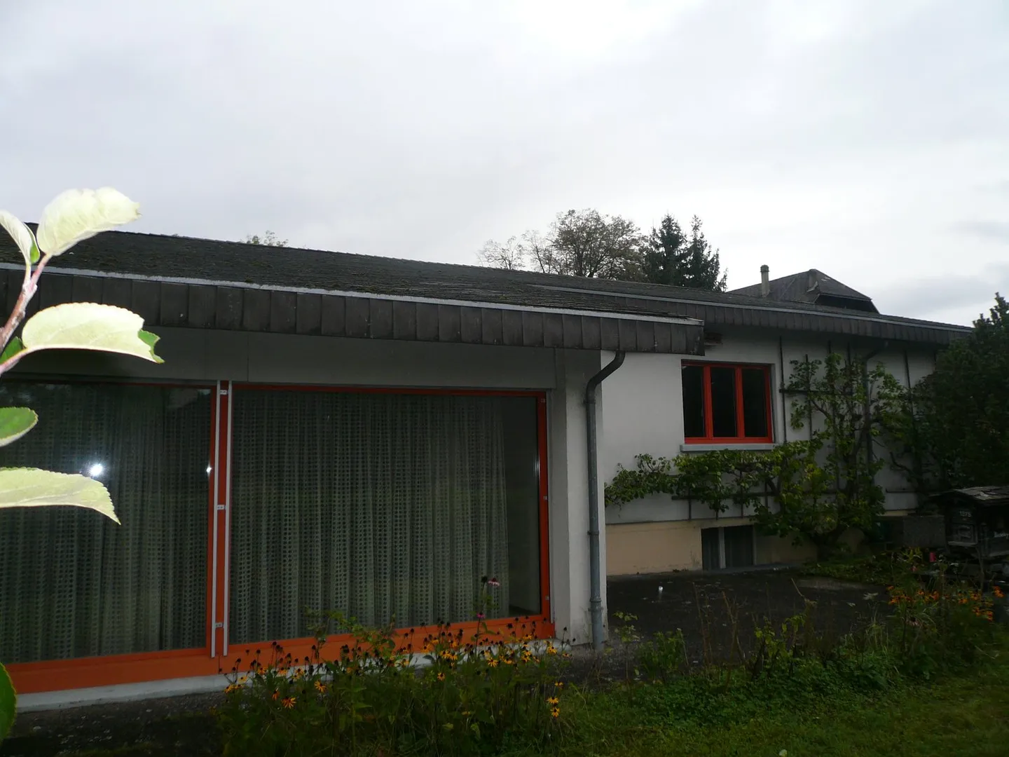 Maison individuelle de 4,5 pièces en rez-de-chaussée ensoleillée dans un endroit calme de Koppigen - Photo 3 sur 13