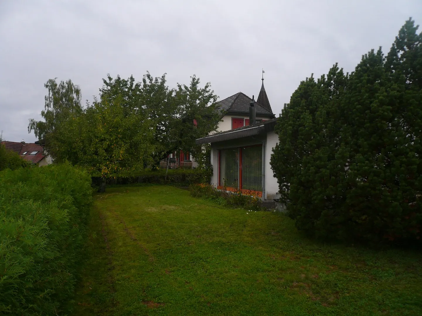 Maison individuelle de 4,5 pièces en rez-de-chaussée ensoleillée dans un endroit calme de Koppigen - Photo 4 sur 13