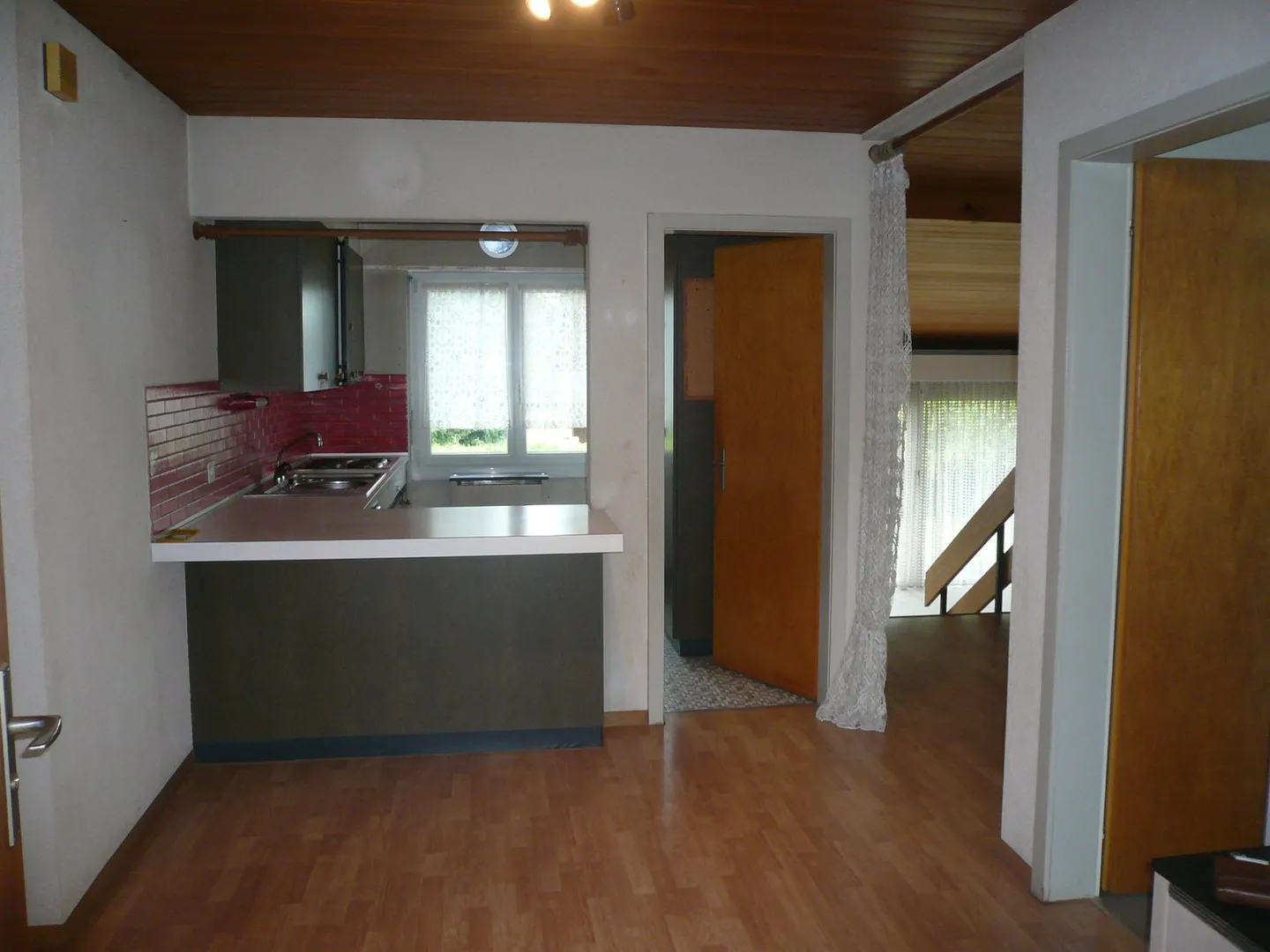 Maison individuelle de 4,5 pièces en rez-de-chaussée ensoleillée dans un endroit calme de Koppigen - Photo 8 sur 13