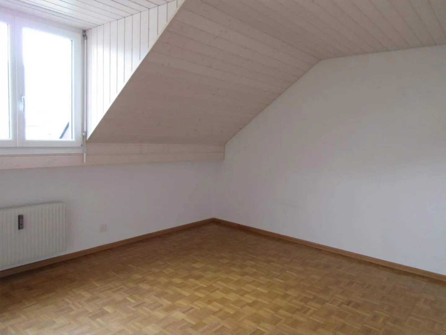 geräumige, gutisolierte  51/2-Zimmer-Wohnung, ohne Balkon - Foto 4 von 15