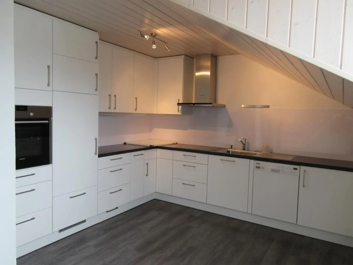 geräumige, gutisolierte  51/2-Zimmer-Wohnung, ohne Balkon - Foto 8 von 15