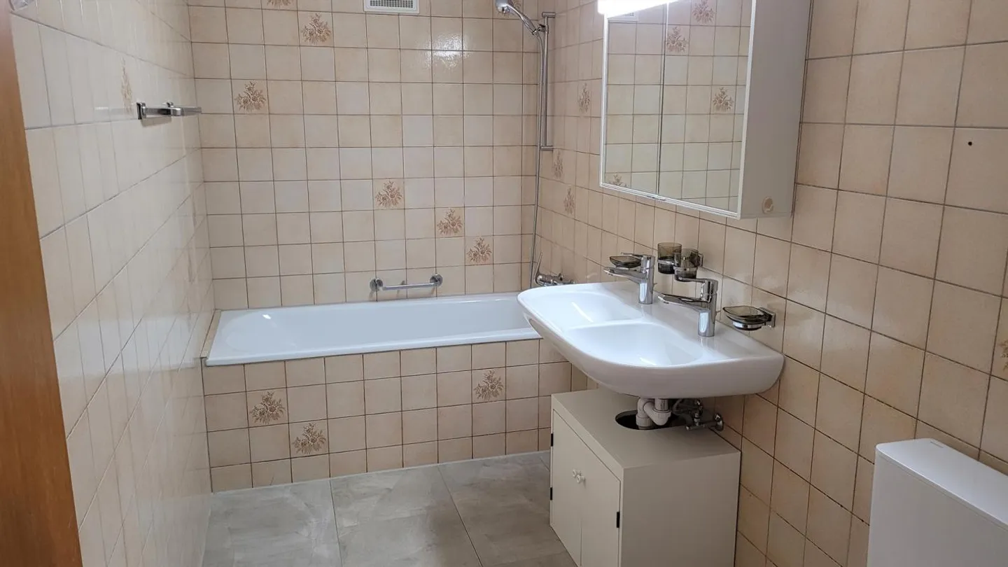 geräumige, gutisolierte  51/2-Zimmer-Wohnung, ohne Balkon - Foto 12 von 15