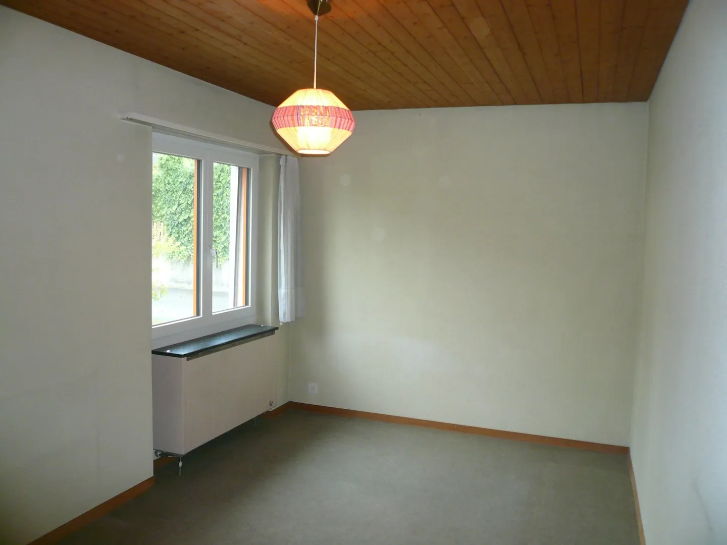 Maison individuelle de 4,5 pièces en rez-de-chaussée ensoleillée dans un endroit calme de Koppigen - Photo 10 sur 13