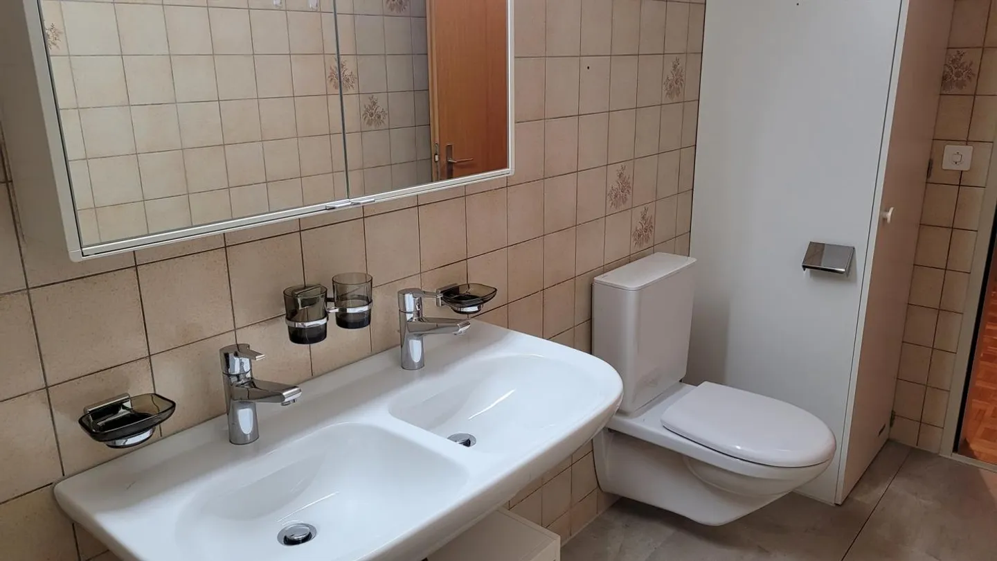 geräumige, gutisolierte  51/2-Zimmer-Wohnung, ohne Balkon - Foto 11 von 15