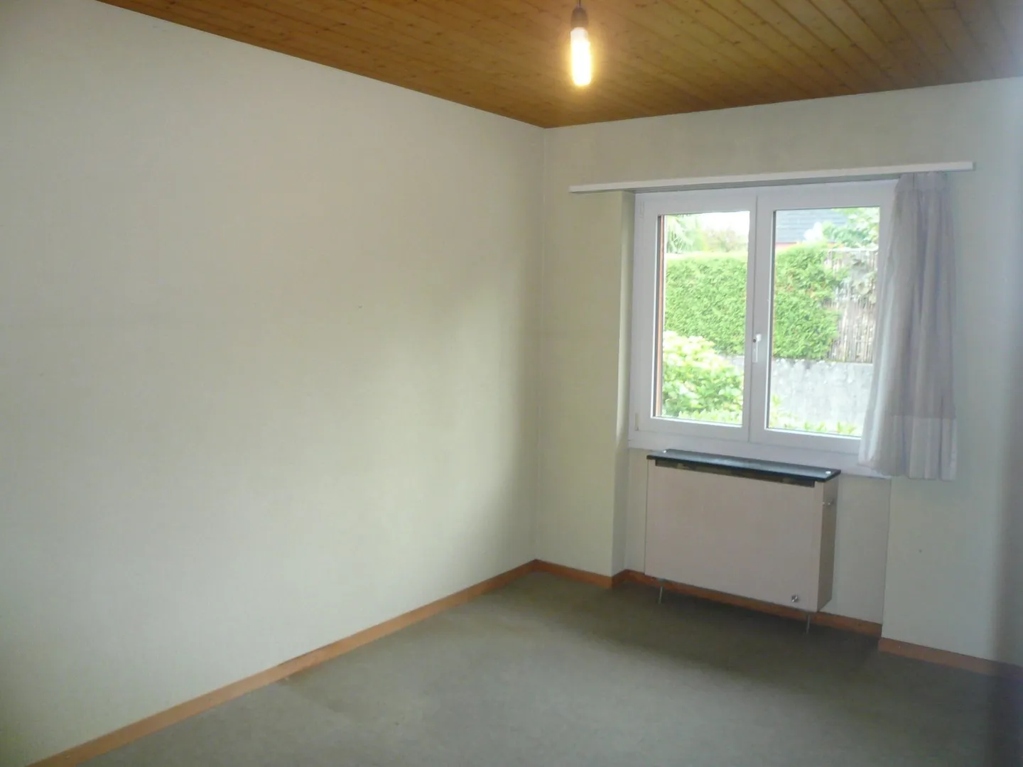 Maison individuelle de 4,5 pièces en rez-de-chaussée ensoleillée dans un endroit calme de Koppigen - Photo 11 sur 13