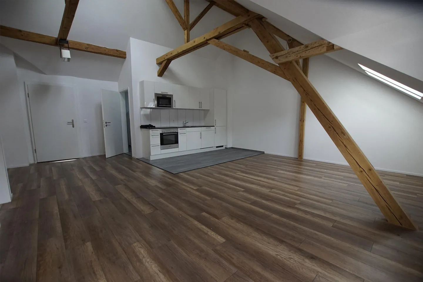 Charmante appartement en attique 3.5 pièces situé au centre d'Arbon - Photo 1 sur 6