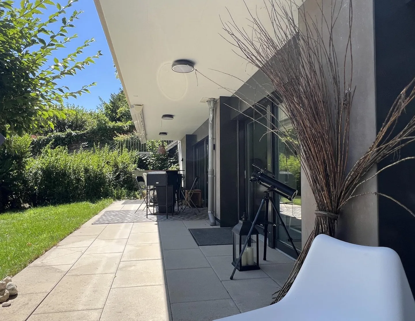 Schönes modernes Apartment mit exklusivem Außenbereich im Herzen von Neuchâtel - Foto 6 von 13