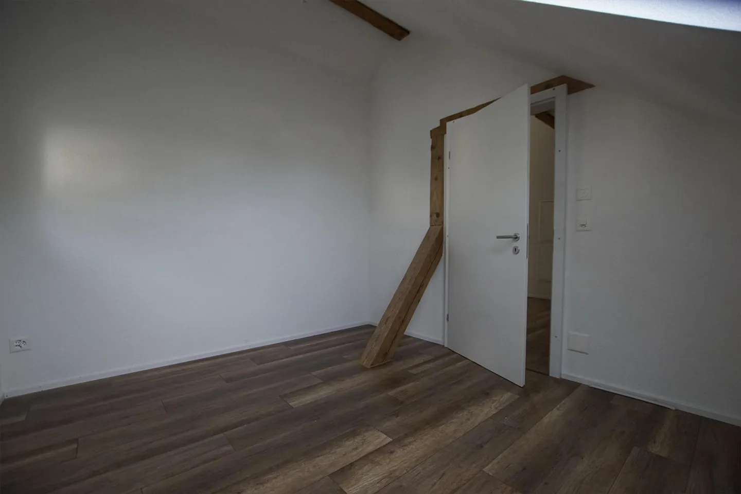 Charmante appartement en attique 3.5 pièces situé au centre d'Arbon - Photo 4 sur 6