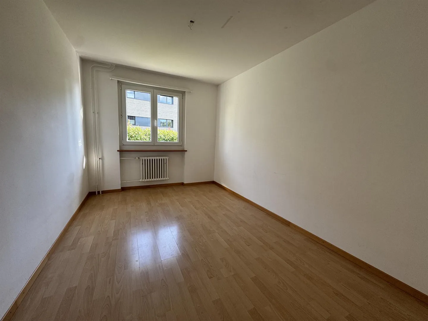 Ampio appartamento di 5 stanze con balcone in posizione tranquilla - Foto 5 di 8