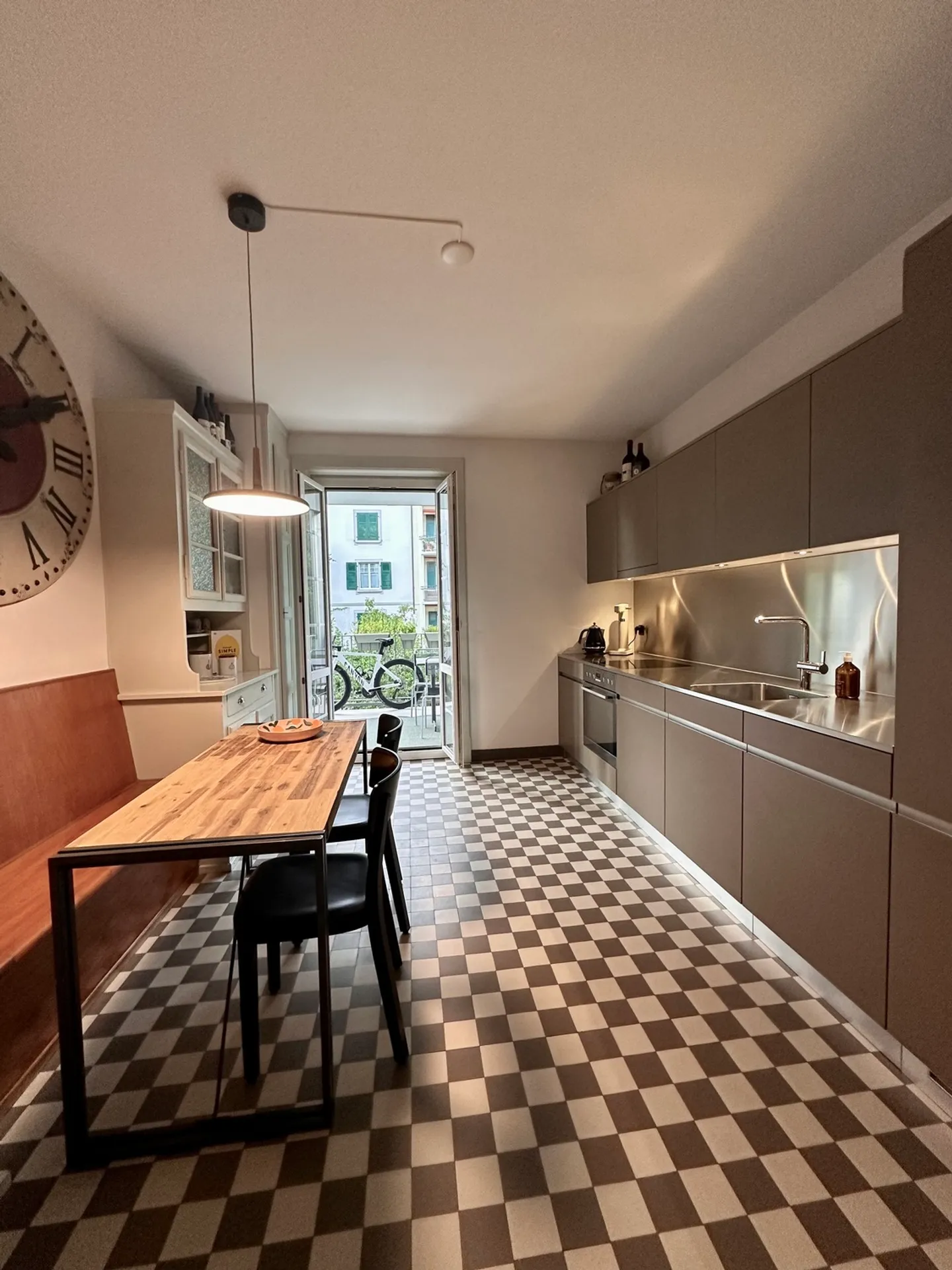 Charming Apartment in Bern - Photo 2 of 8
