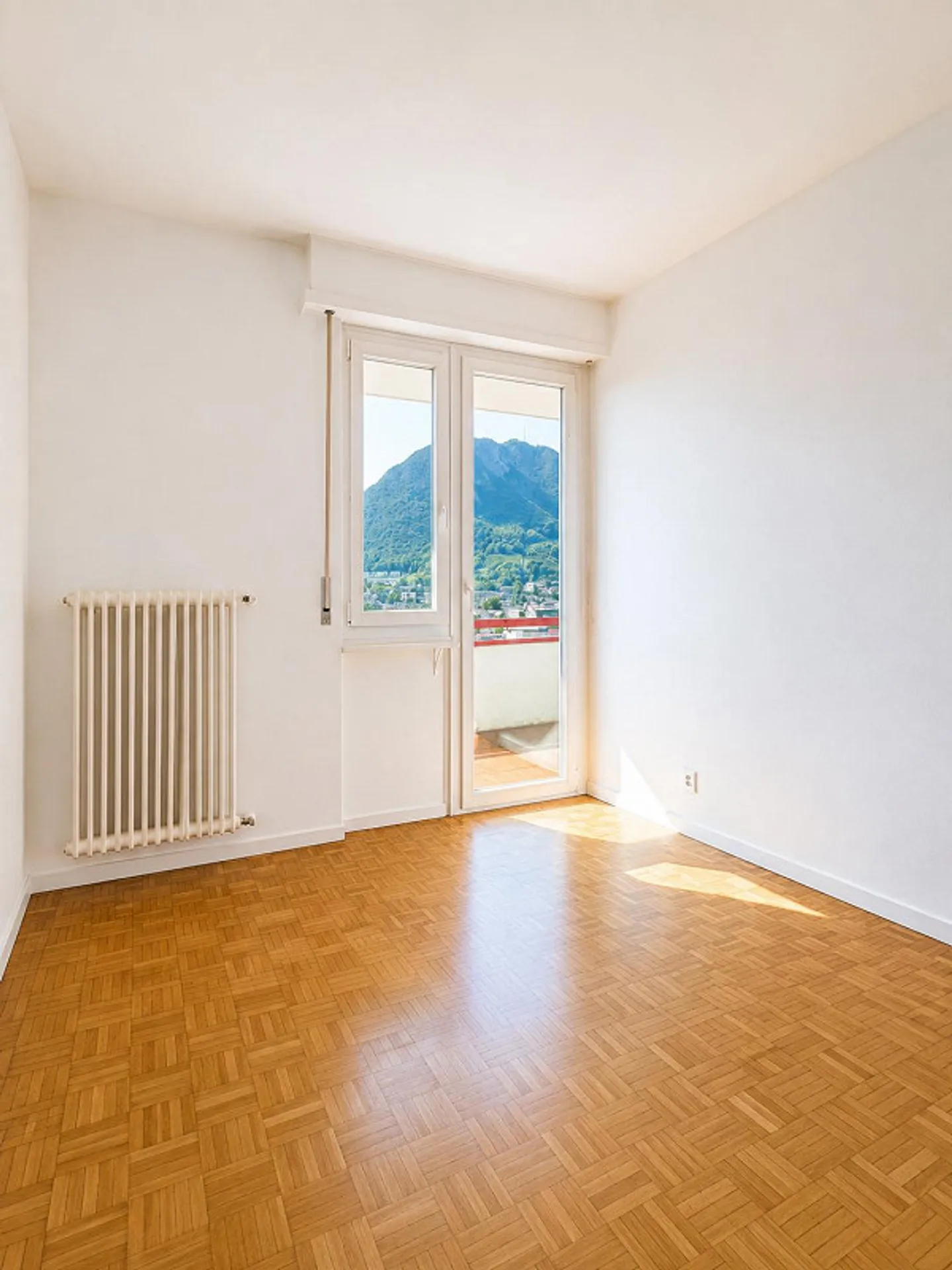 Bright 4.5-room apartment with lake view - Photo 5 of 9
