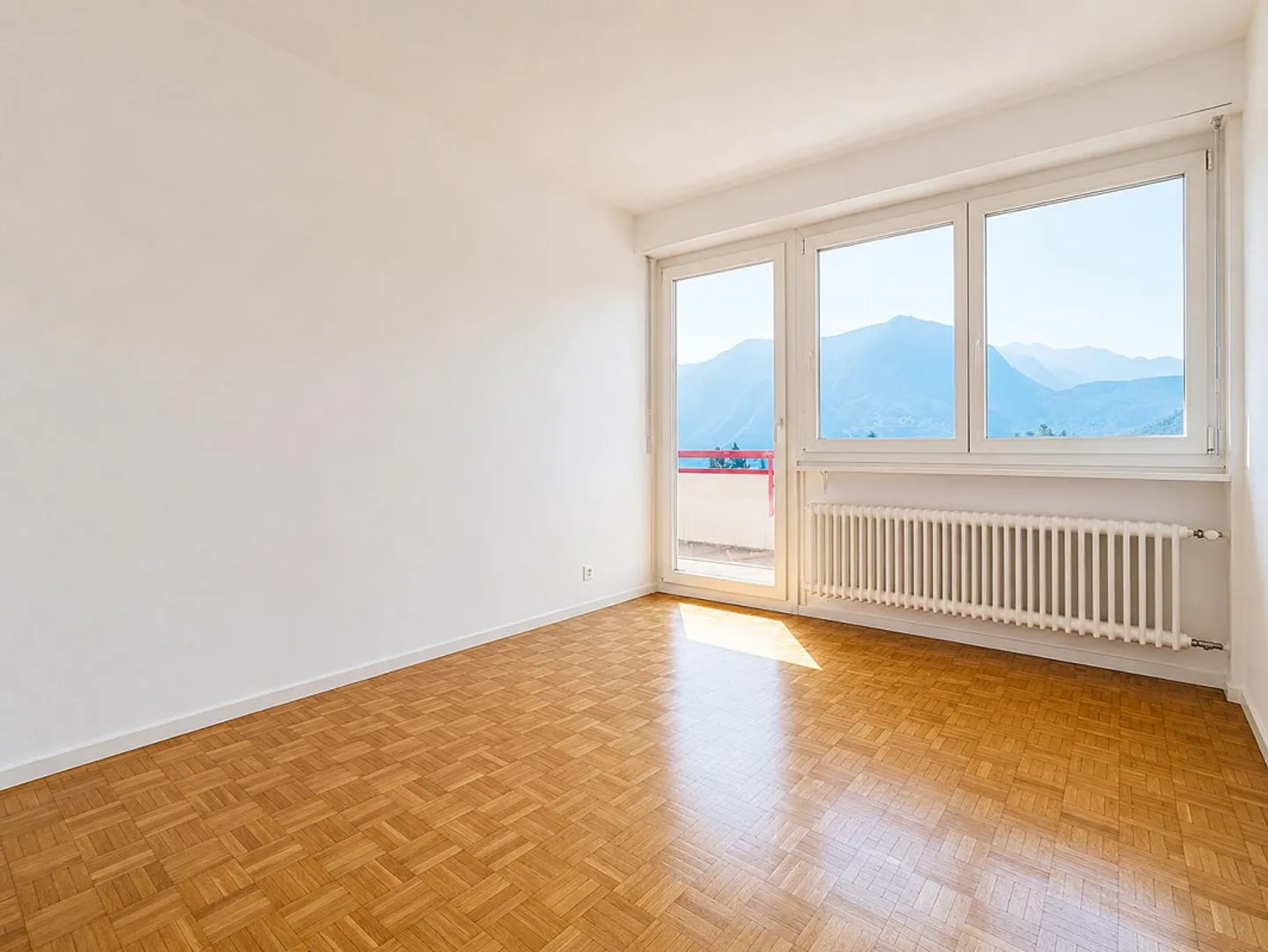Bright 4.5-room apartment with lake view - Photo 6 of 9