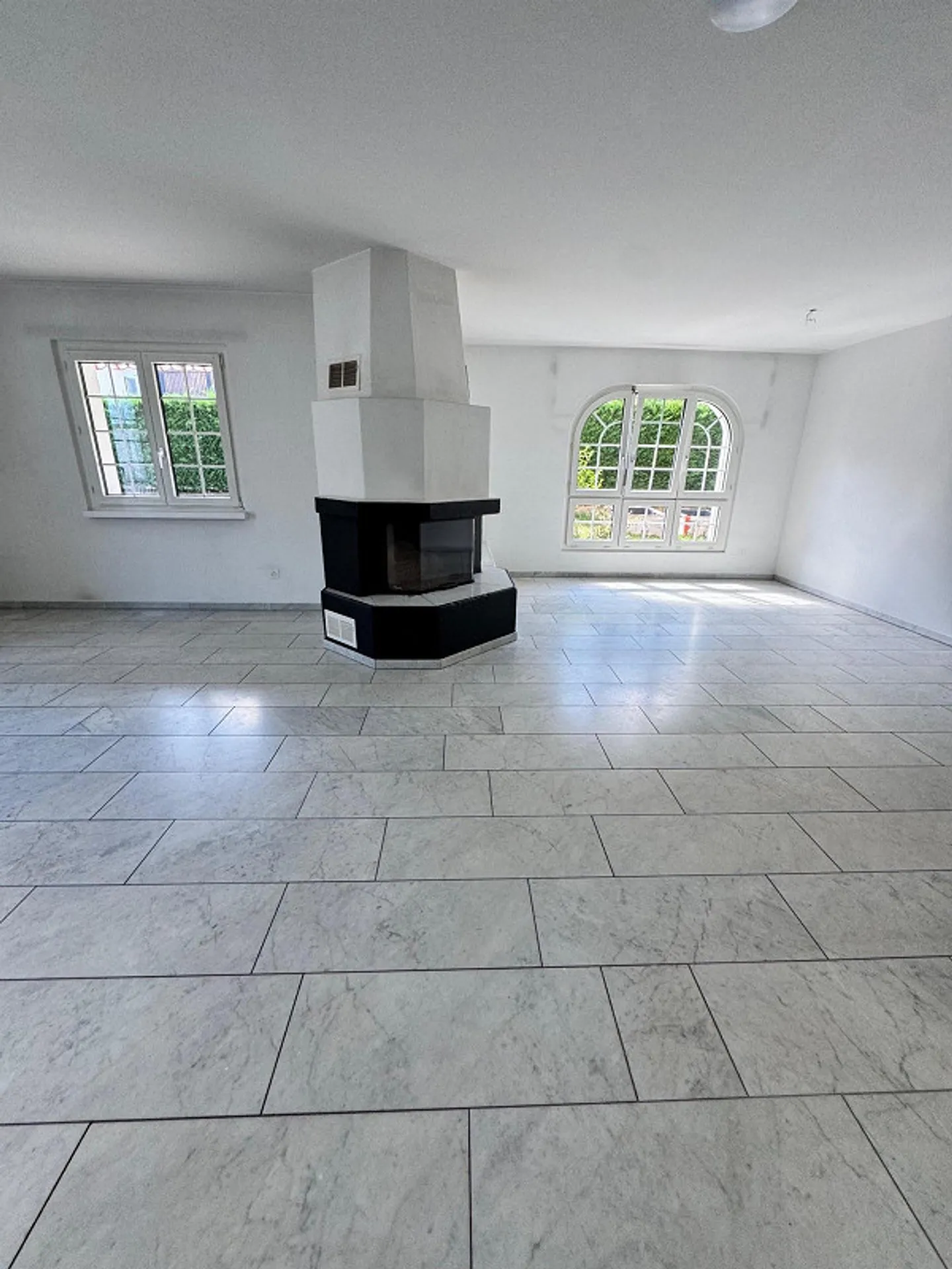 Appartamento di 5,5 stanze al piano terra con grande giardino - Foto 2 di 12