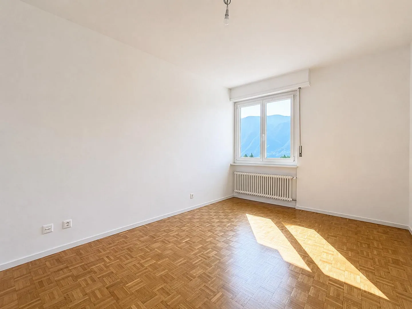 Bright 4.5-room apartment with lake view - Photo 7 of 9