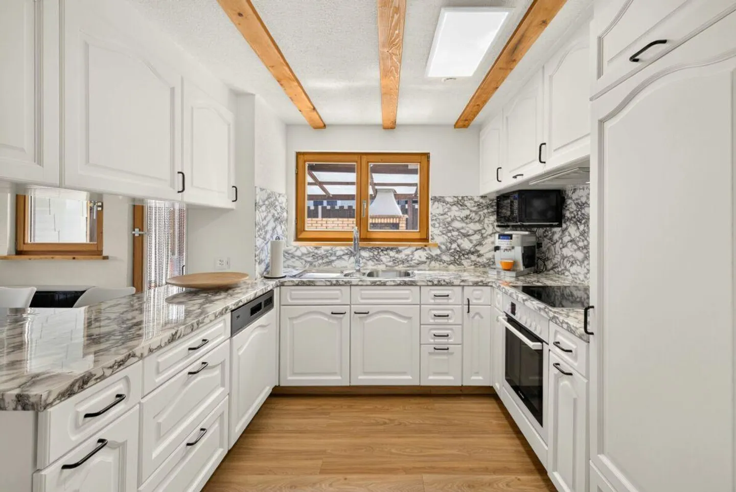 Vivre sur plusieurs niveaux - Appartement en duplex avec terrasse spacieuse - Photo 4 sur 22