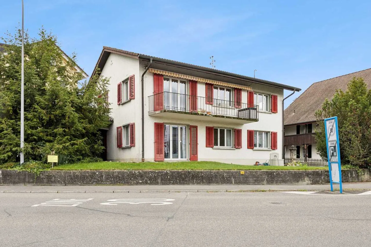 Zweifamilienhaus mit 8 Zimmern in Unterentfelden kaufen - Foto 1 von 13