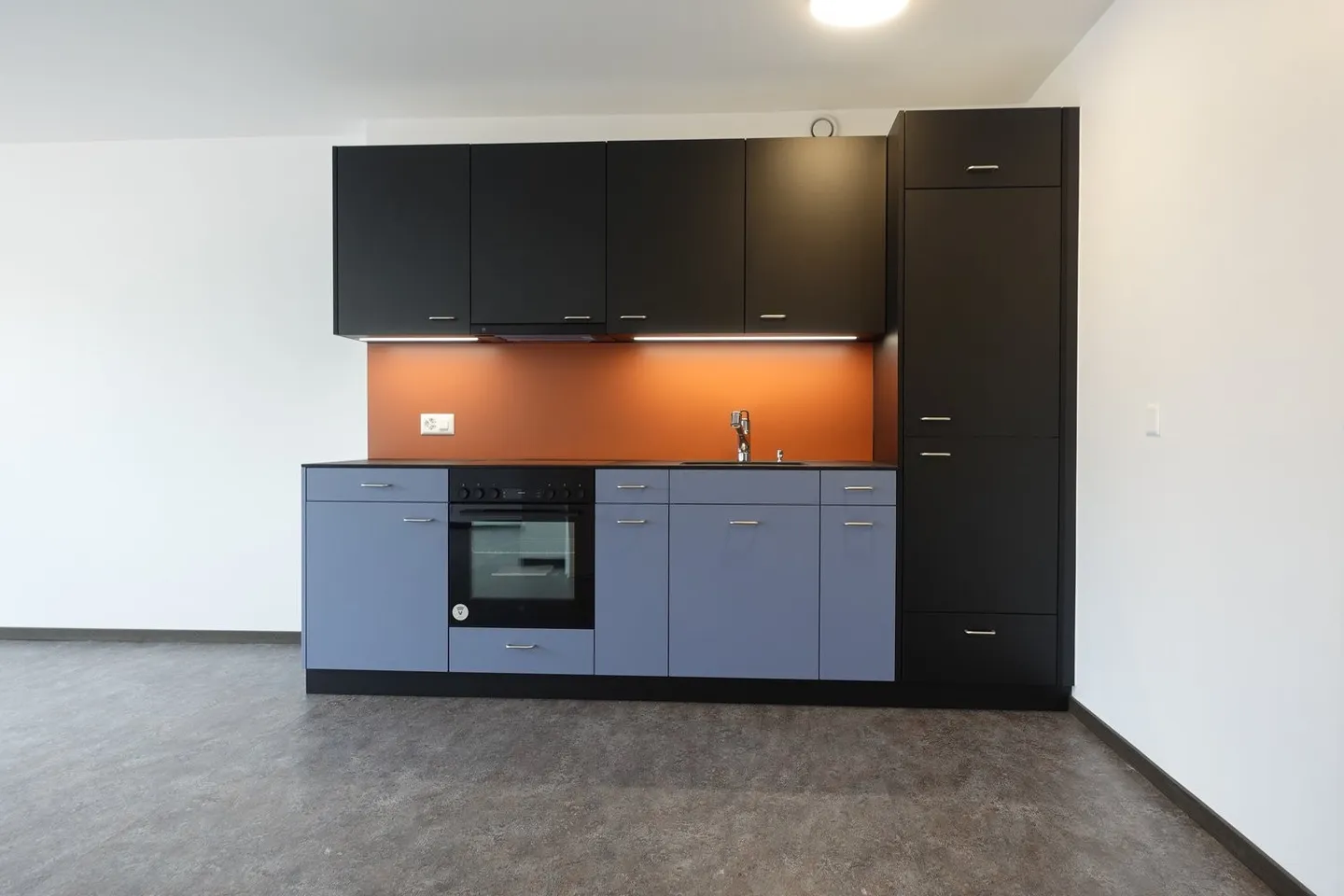 NICE ACCOMMODATION CLOSE TO ALL AMENITIES - Photo 1 of 8
