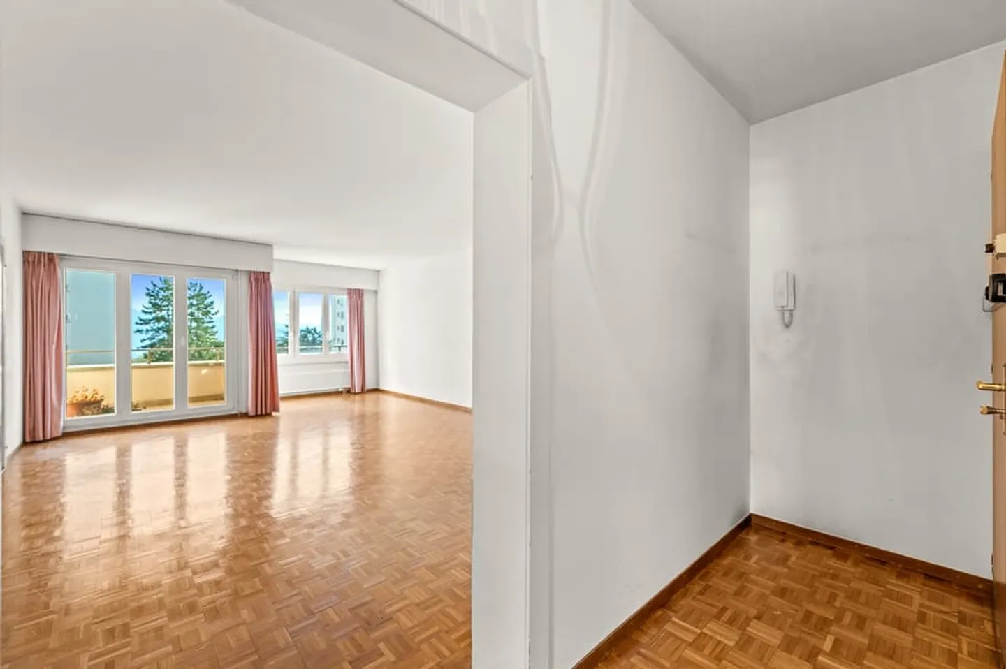 Appartamento luminoso, situato in posizione ideale, che offre un grande potenziale - Foto 2 di 9