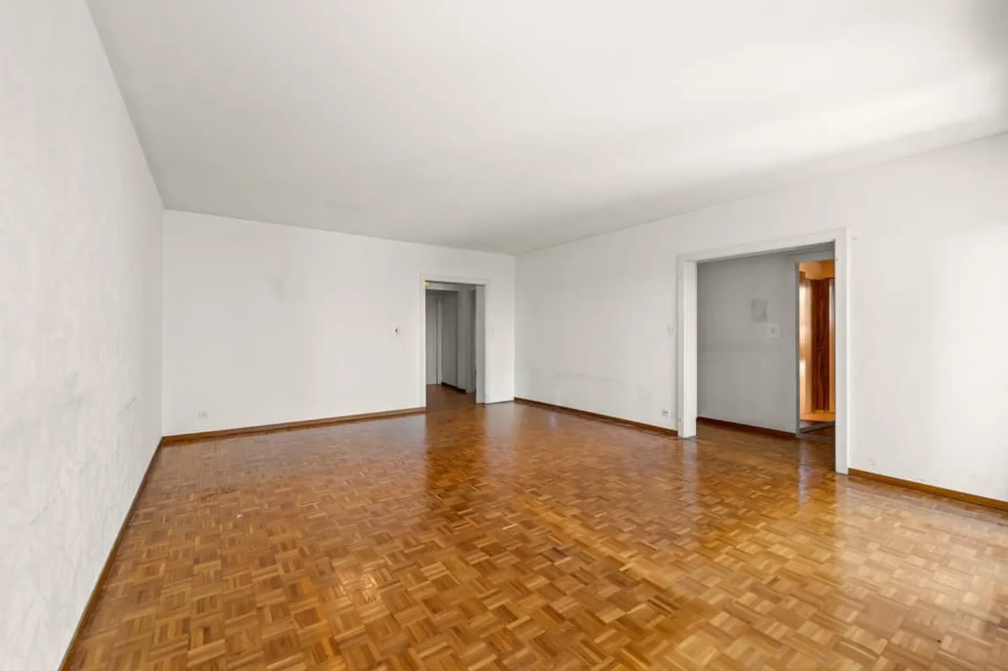 Appartamento luminoso, situato in posizione ideale, che offre un grande potenziale - Foto 4 di 9