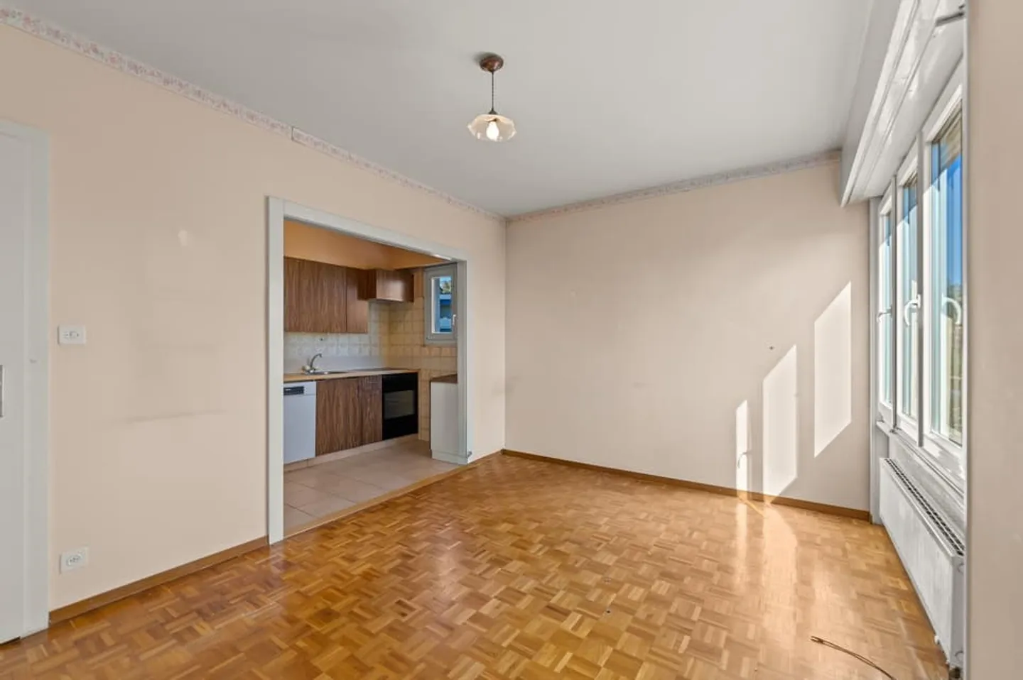 Appartamento luminoso, situato in posizione ideale, che offre un grande potenziale - Foto 5 di 9