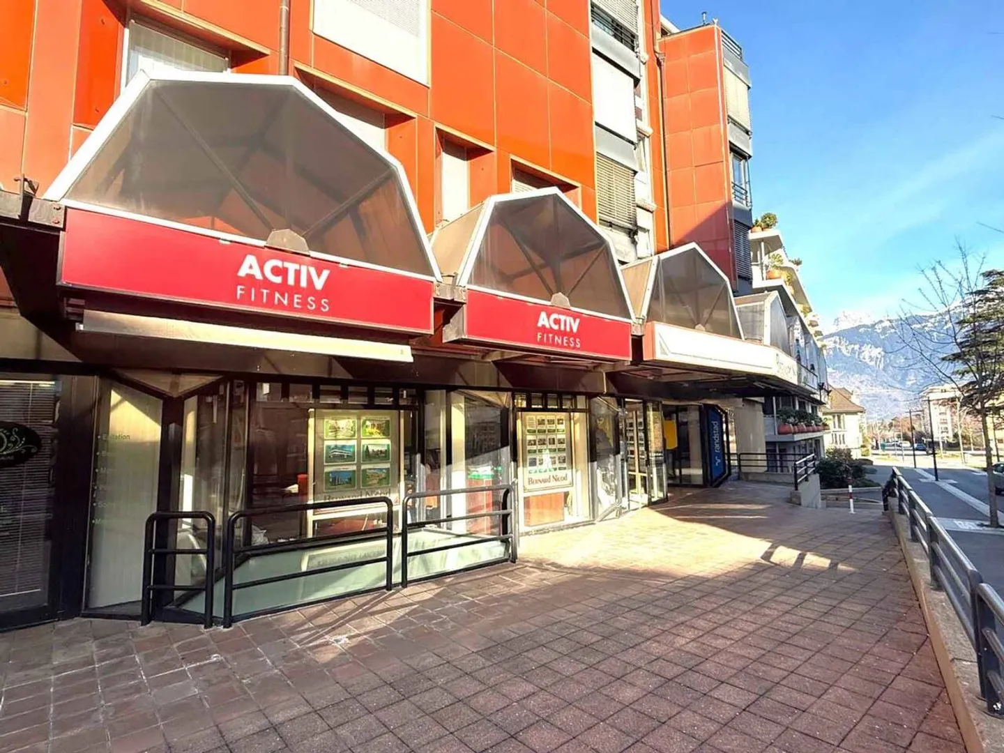 Offices for sale in the heart of downtown - Photo 2 of 6