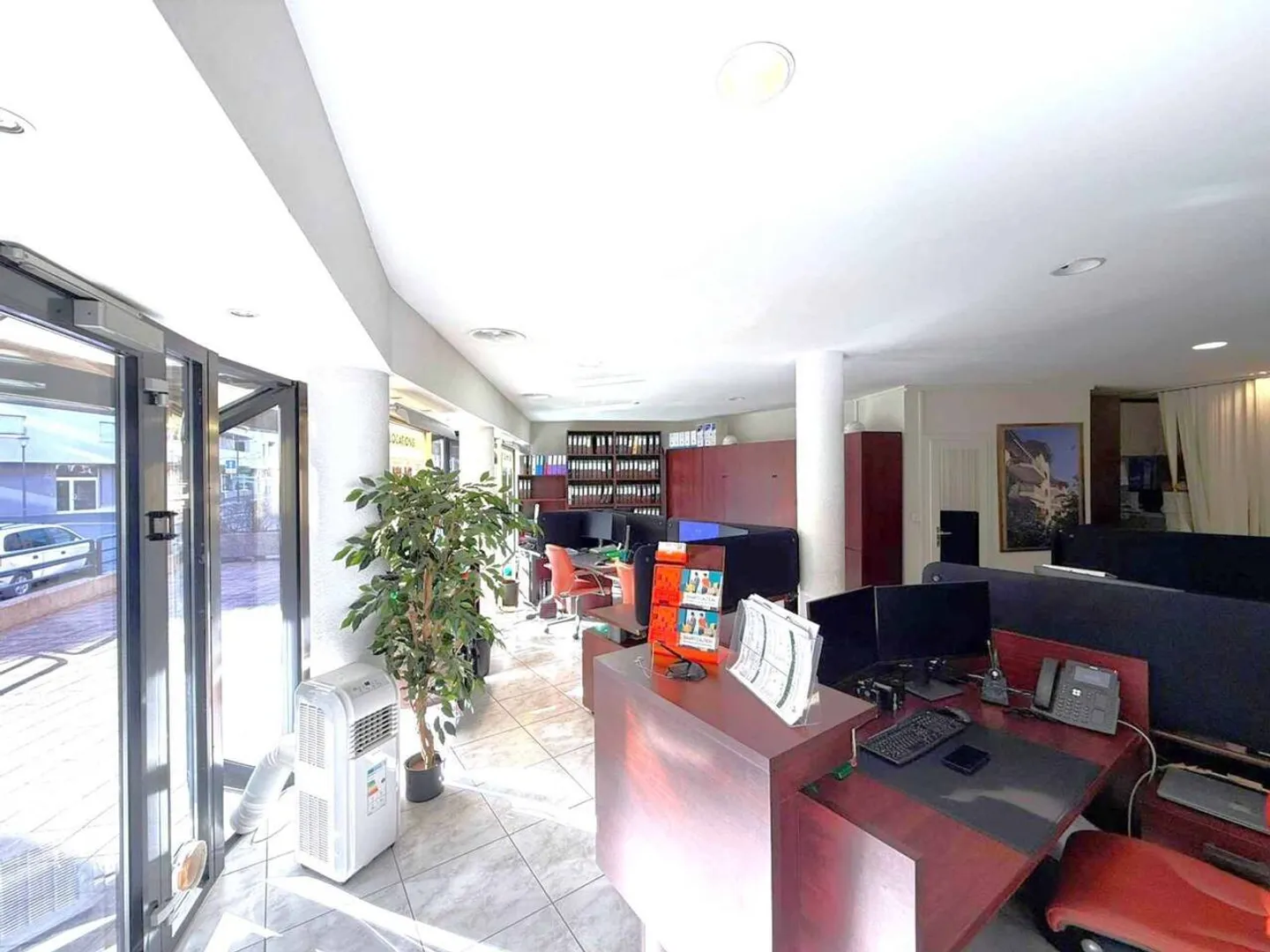 Offices for sale in the heart of downtown - Photo 3 of 6