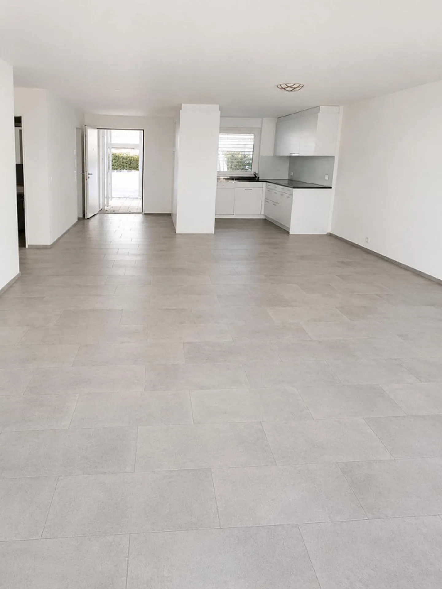 Appartement moderne de 3,5 pièces avec balcon - Photo 1 sur 8