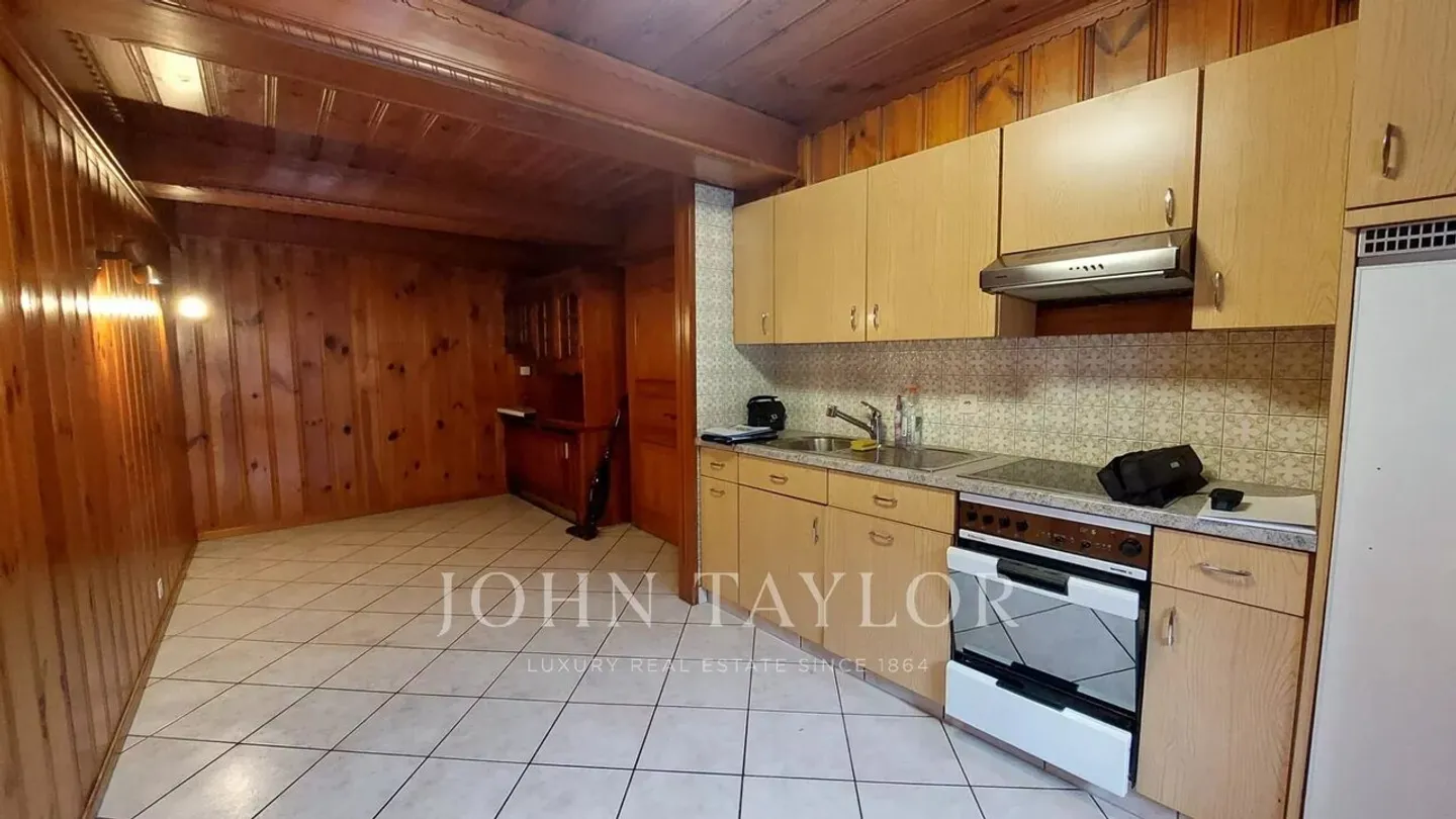 Opportunità - Triplex di 4 stanze da ristrutturare - Foto 2 di 11