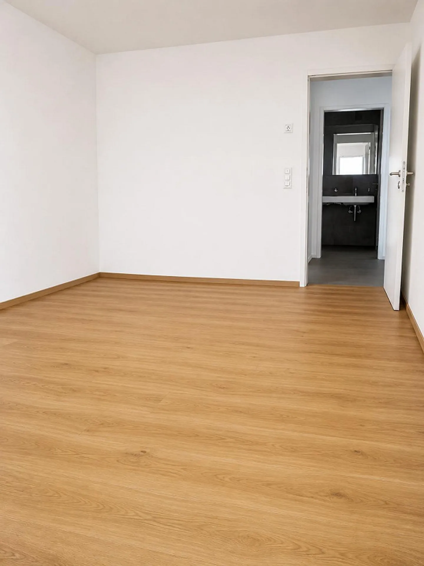 Appartement moderne de 3,5 pièces avec balcon - Photo 6 sur 8