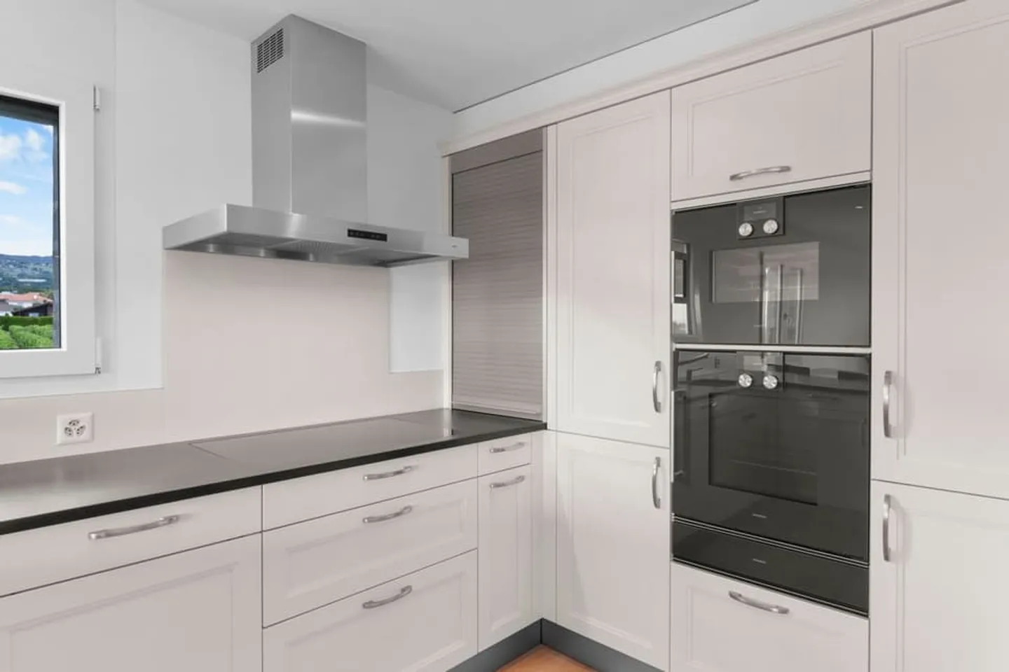 High-end apartment with unobstructed view - Photo 6 of 13