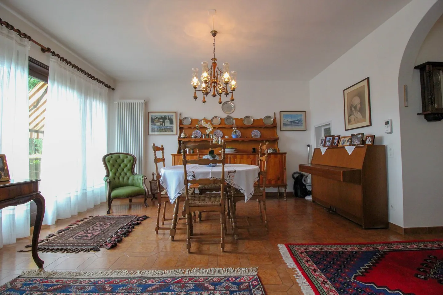 Villa for a family with pool and panoramic view in Carabbia - Photo 6 of 18