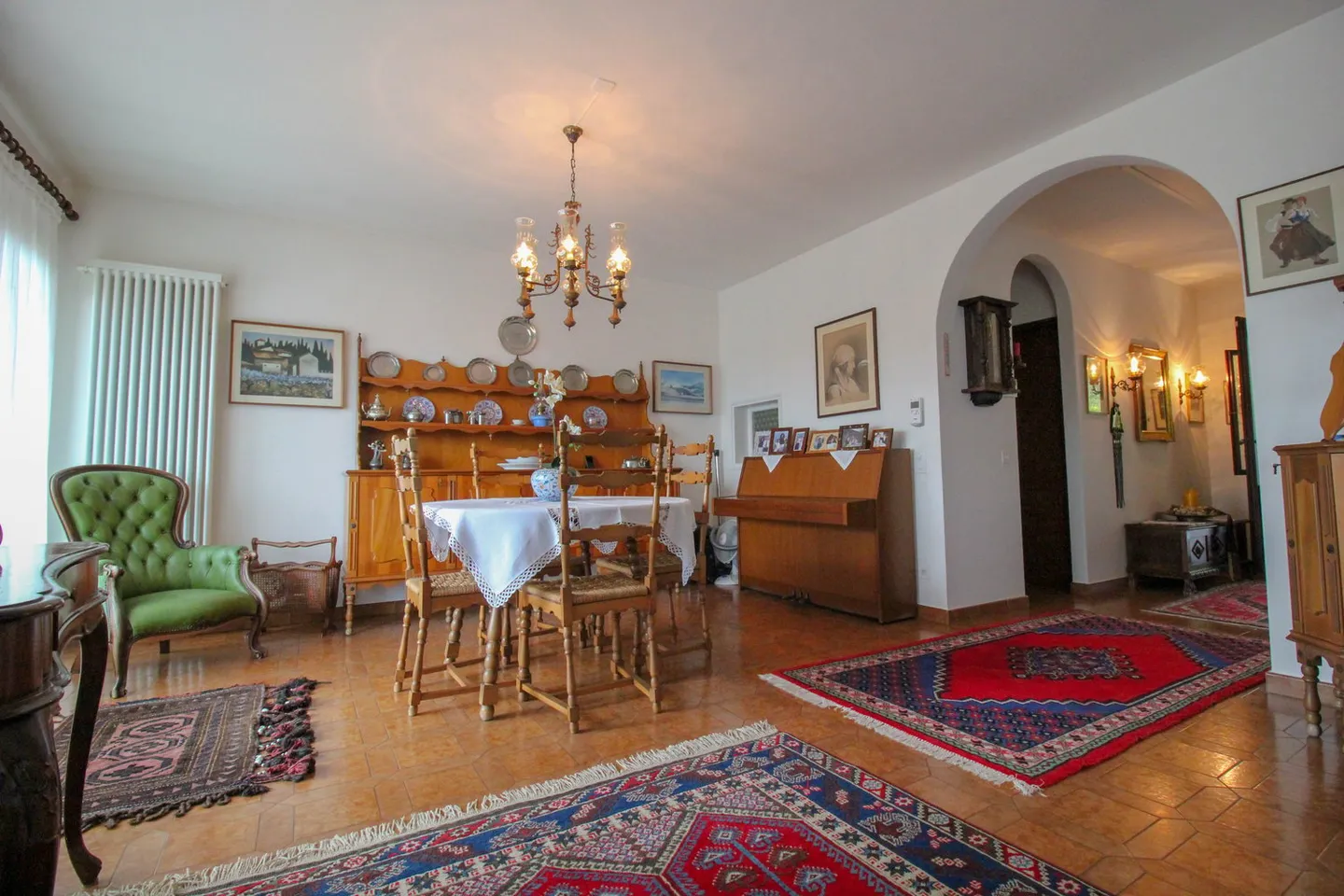 Villa for a family with pool and panoramic view in Carabbia - Photo 10 of 18