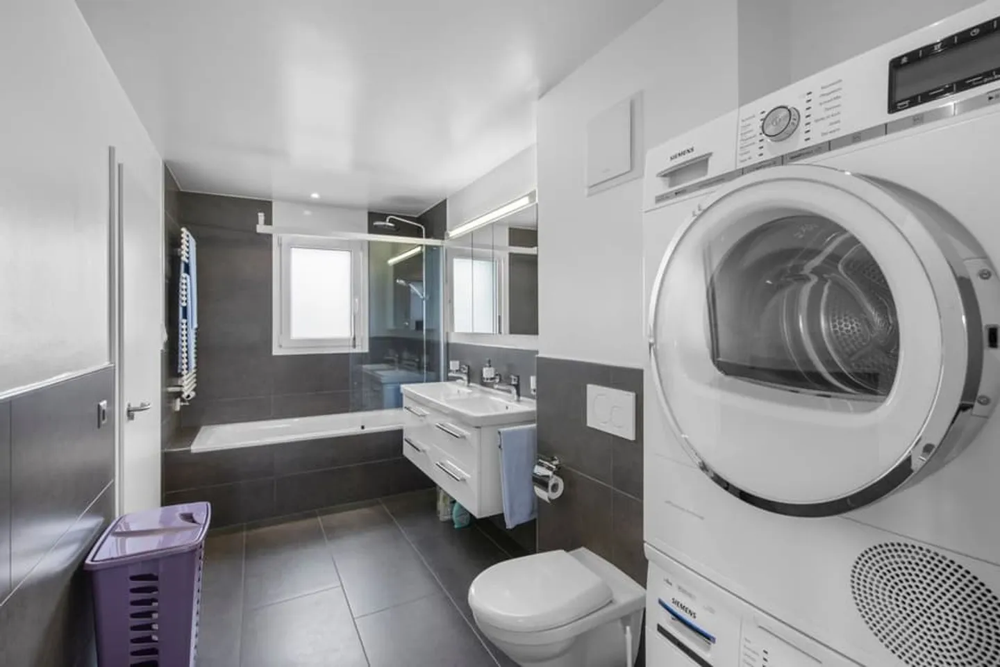 High-end apartment with unobstructed view - Photo 12 of 13