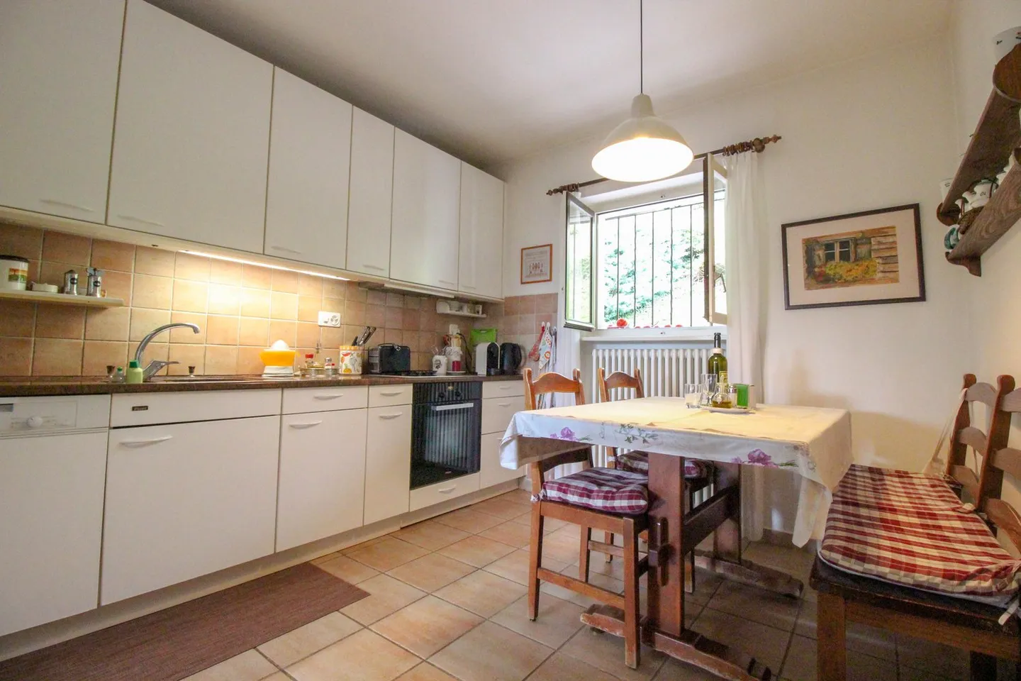 Villa for a family with pool and panoramic view in Carabbia - Photo 11 of 18