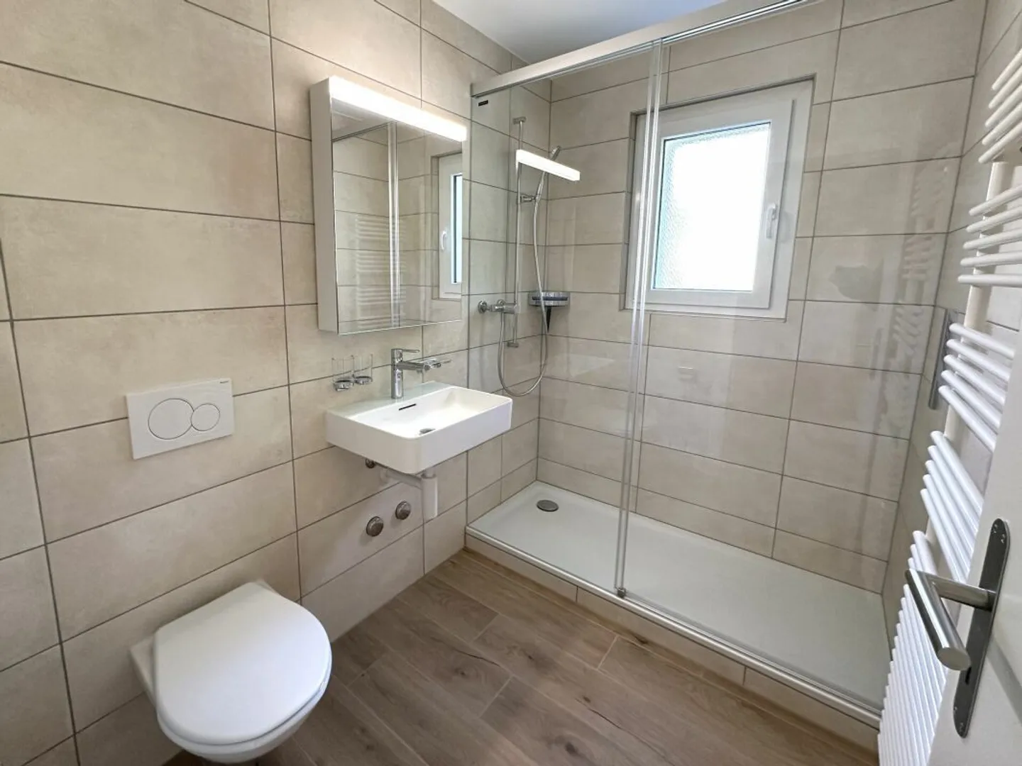 Beautiful 3.5-room apartment fully renovated close to all amenities! - Photo 1 of 9