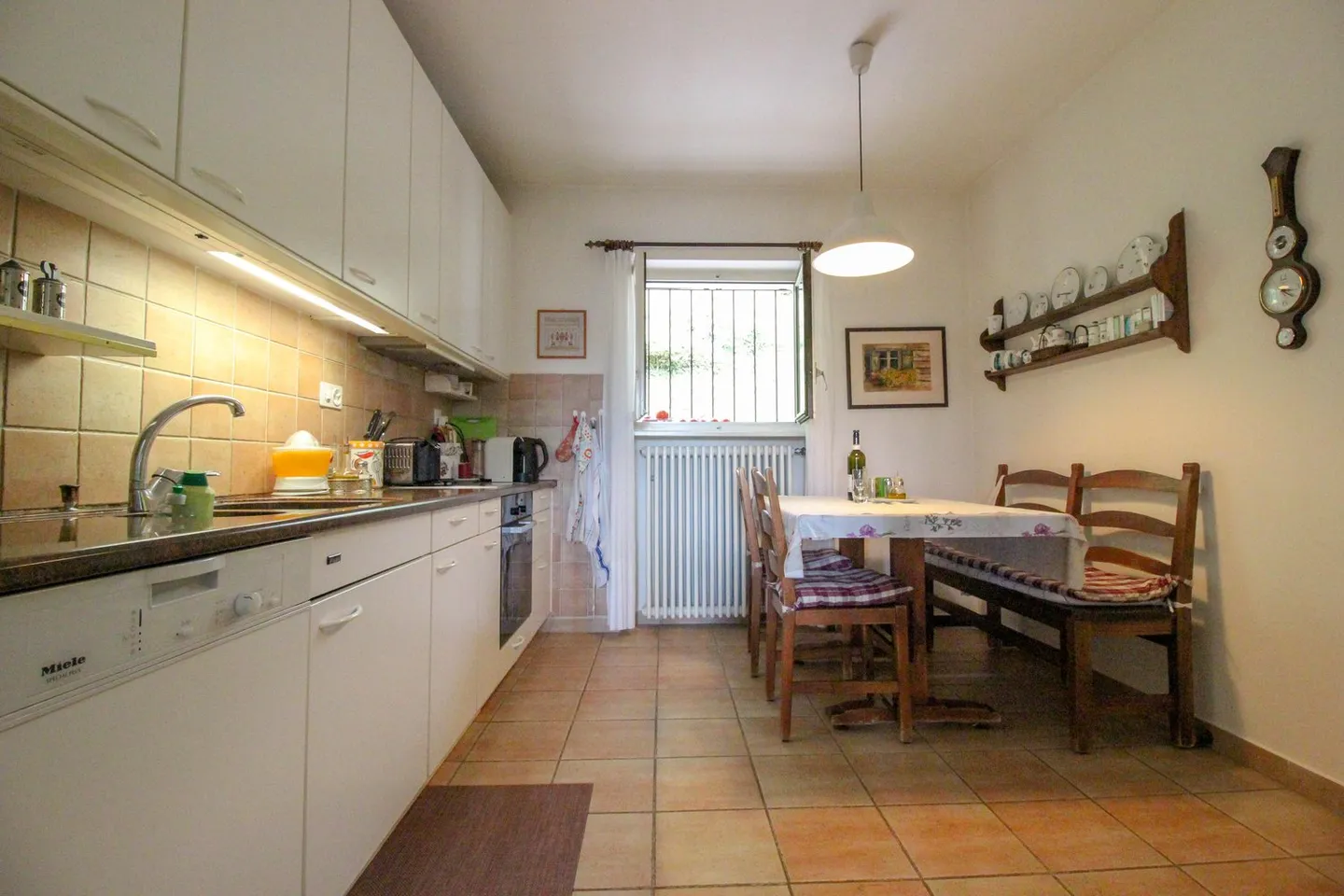 Villa for a family with pool and panoramic view in Carabbia - Photo 12 of 18