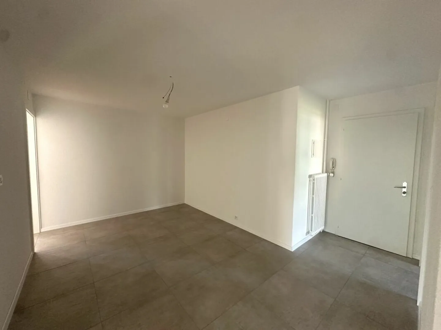 Beautiful 3.5-room apartment fully renovated close to all amenities! - Photo 3 of 9