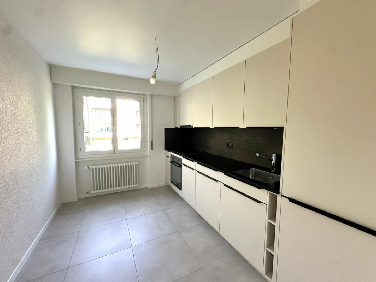 Beautiful 3.5-room apartment fully renovated close to all amenities! - Photo 4 of 9
