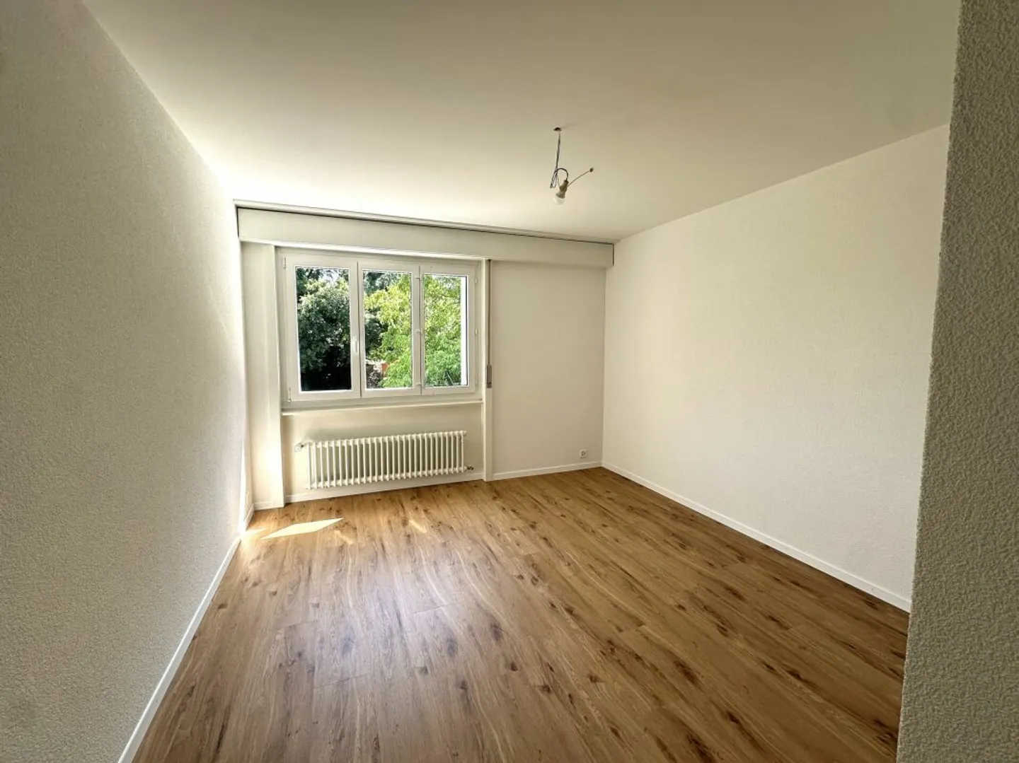 Beautiful 3.5-room apartment fully renovated close to all amenities! - Photo 8 of 9