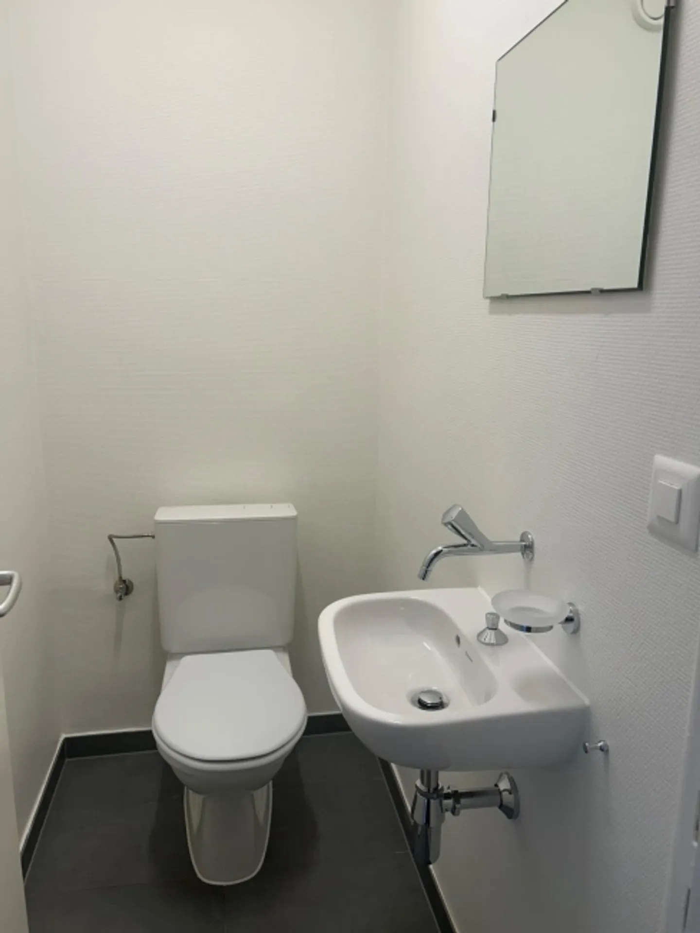 Renovated 3.5-room apartment for rent! - Photo 3 of 6