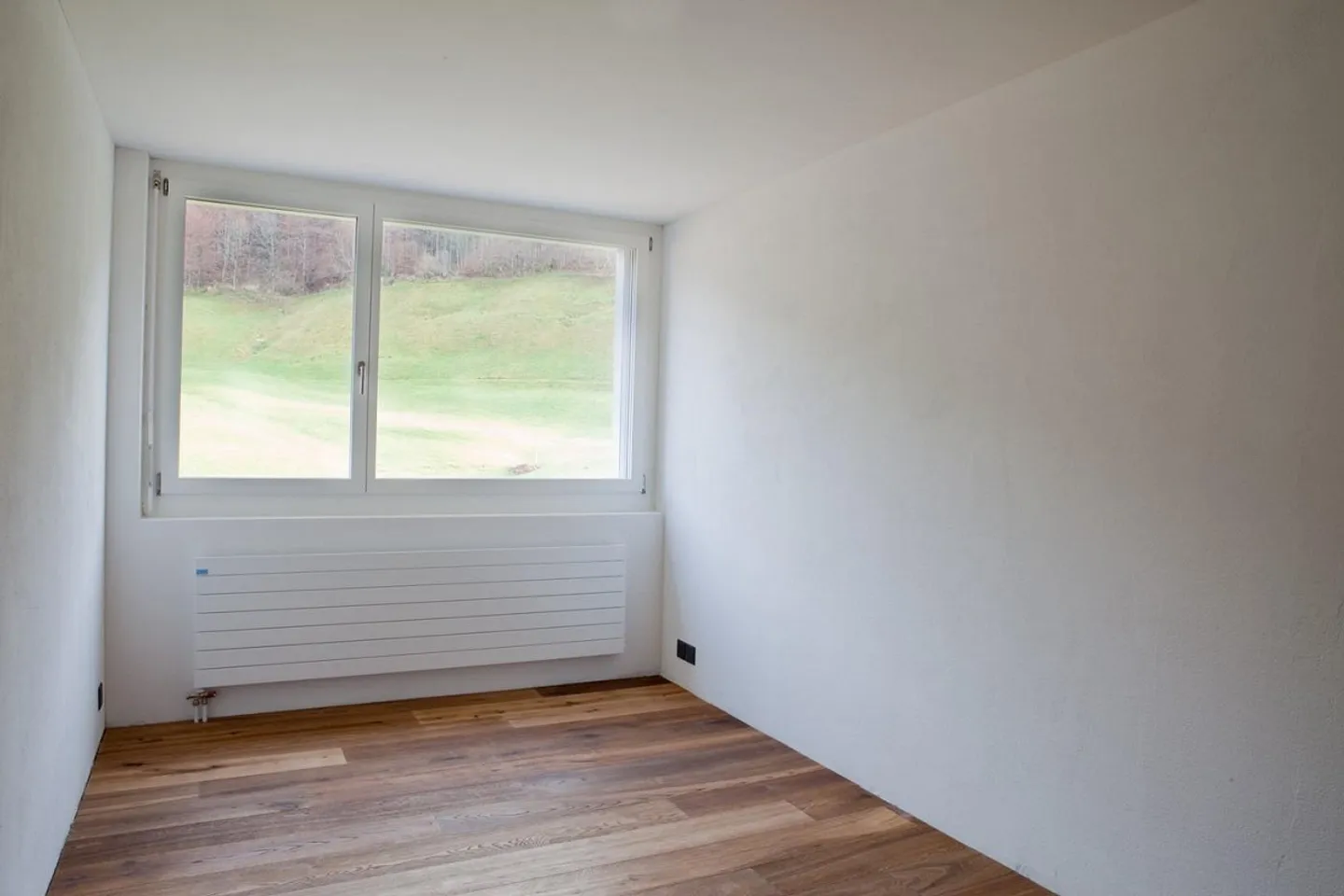 Charmante 3.5-Zimmer-Wohnung in der Solarsiedlung Hintere Luegeten - Foto 3 di 5