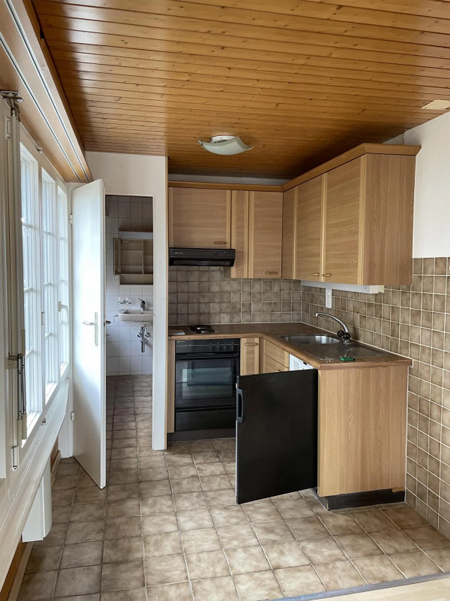 "Charmante 1.5-Zimmer-Wohnung in Spiez" - Foto 3 von 8