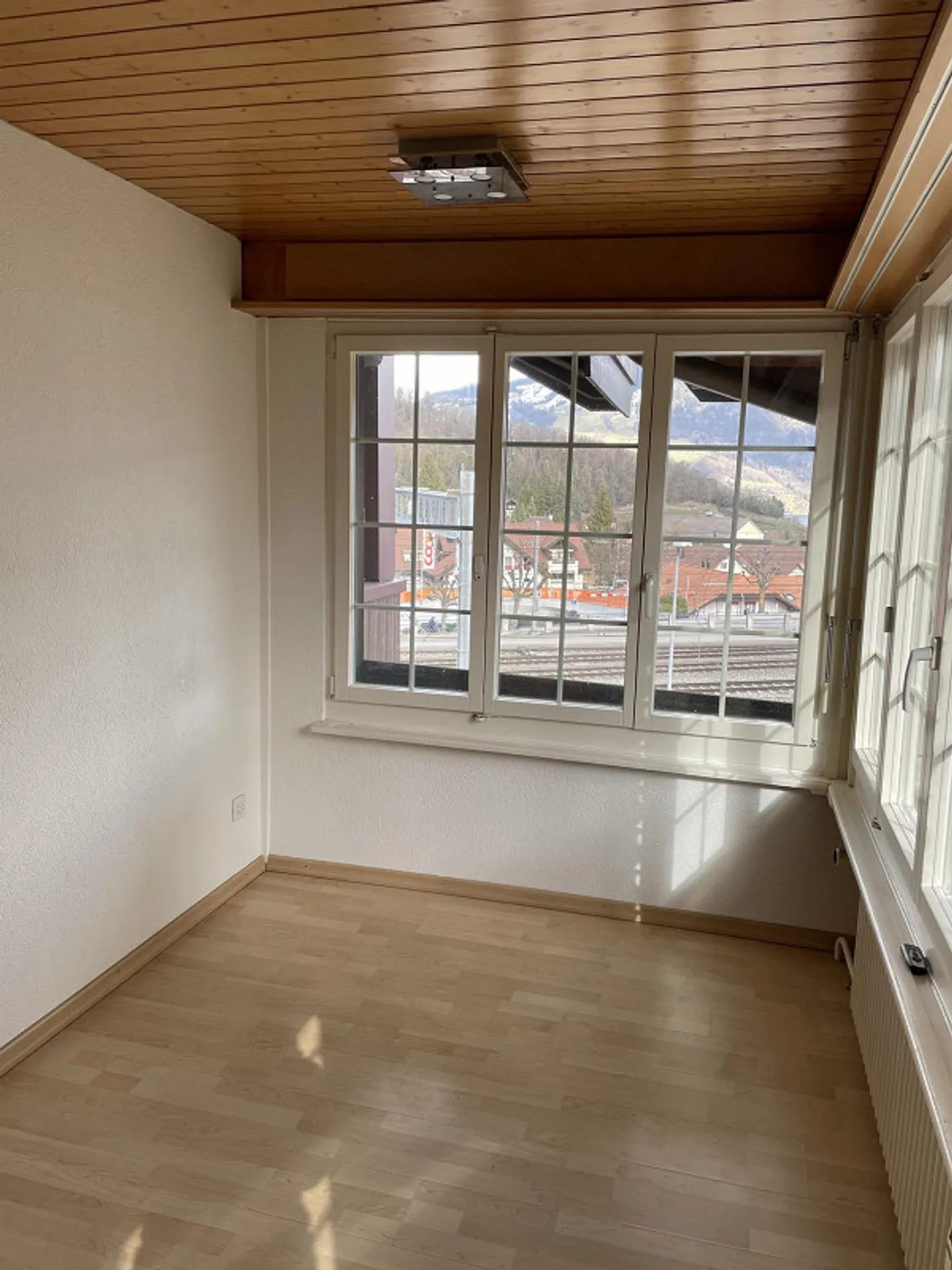 "Charmante 1.5-Zimmer-Wohnung in Spiez" - Foto 6 von 8