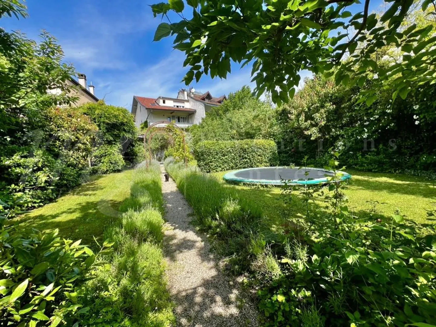 Charming House Full of Charm with 340 m2 and Large Garden - 5 Minutes from Carouge and CEVA!! - Photo 1 of 1